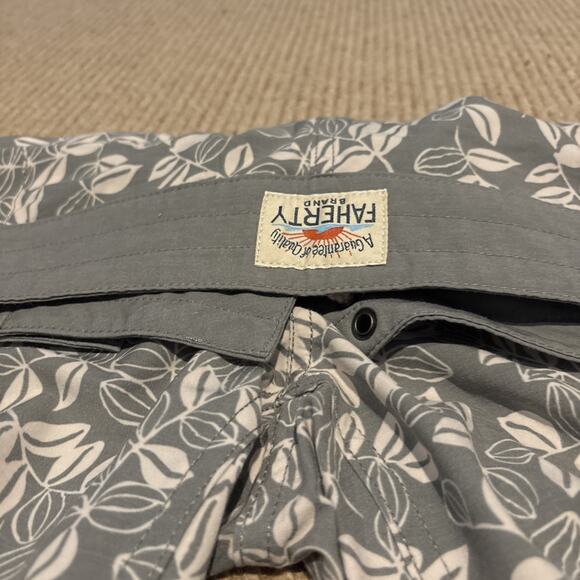 Men's Faherty Classic Board Shorts Avellanas Print Sage Green Size 29 7" inseam - Picture 7 of 12